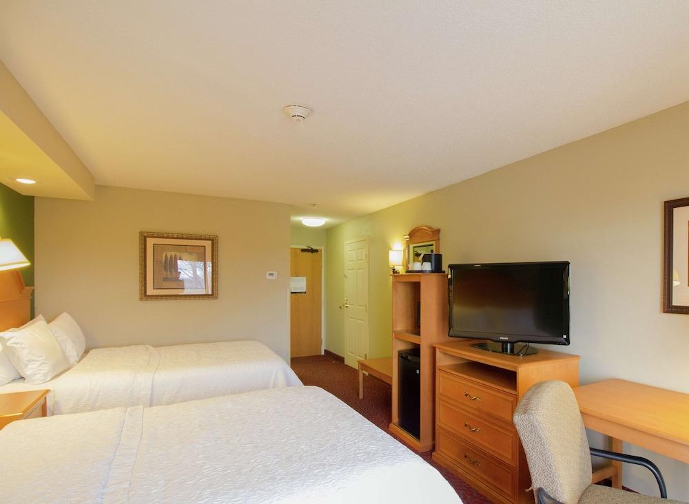 Hampton Inn Норфолк Экстерьер фото