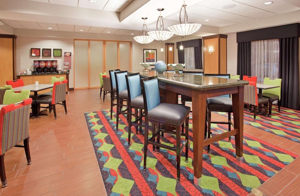 Hampton Inn Норфолк Экстерьер фото
