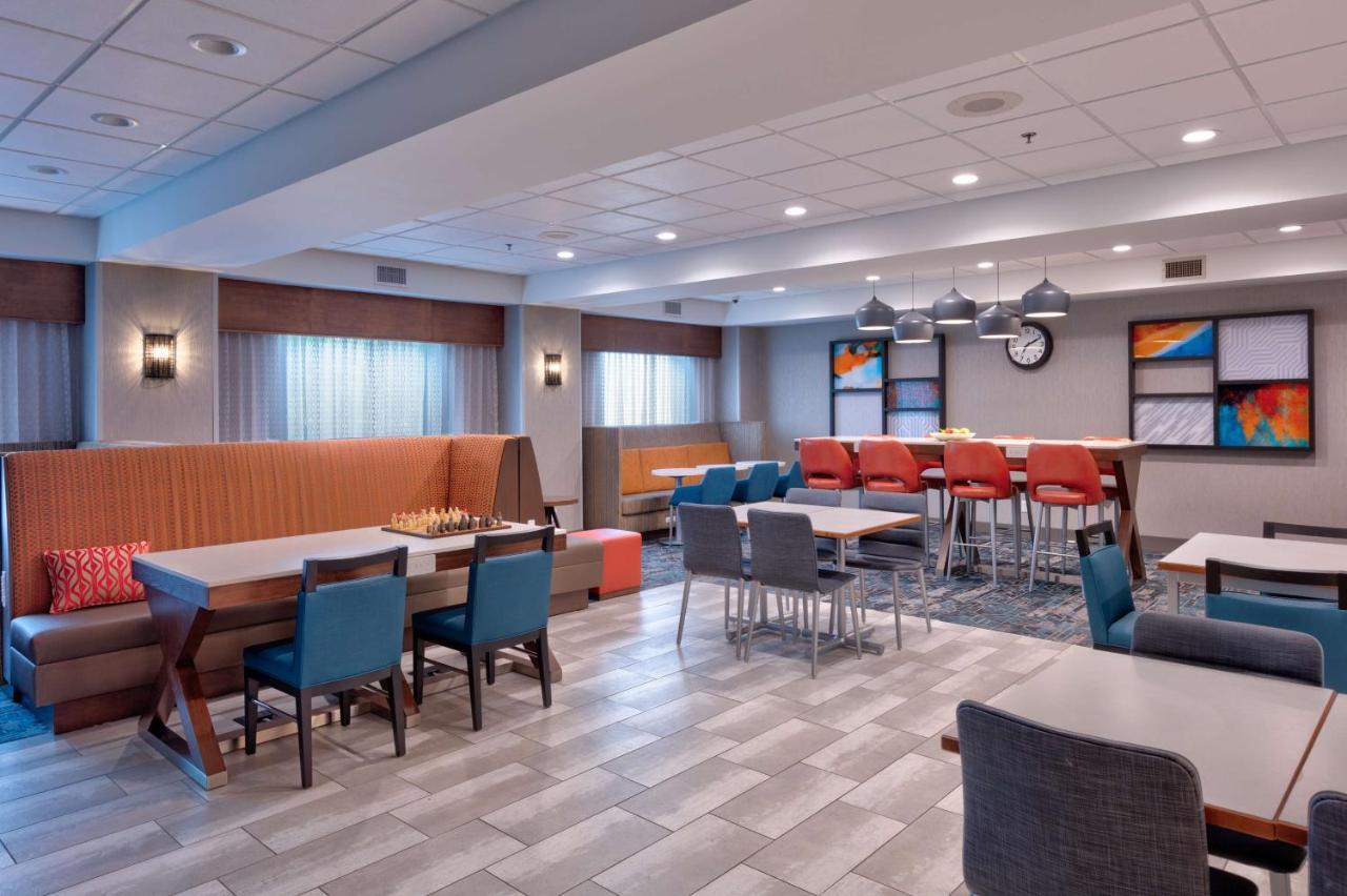 Hampton Inn Норфолк Экстерьер фото