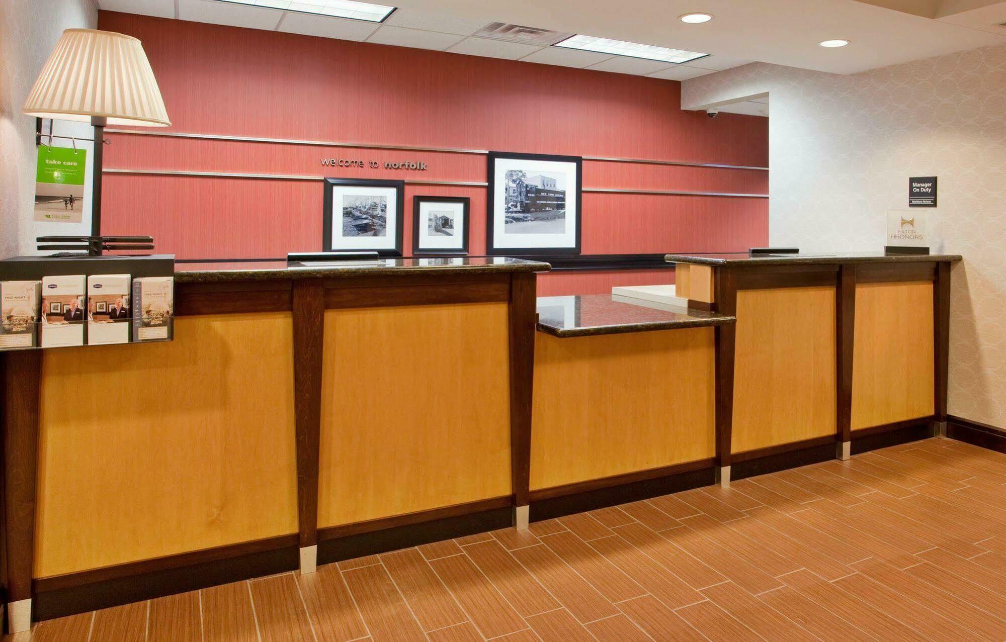 Hampton Inn Норфолк Экстерьер фото